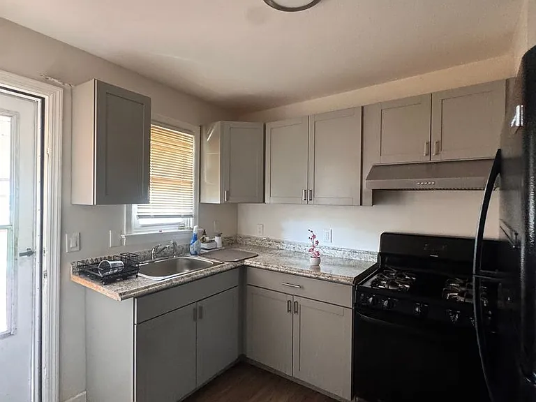 222 E Franklin St — Photo 7