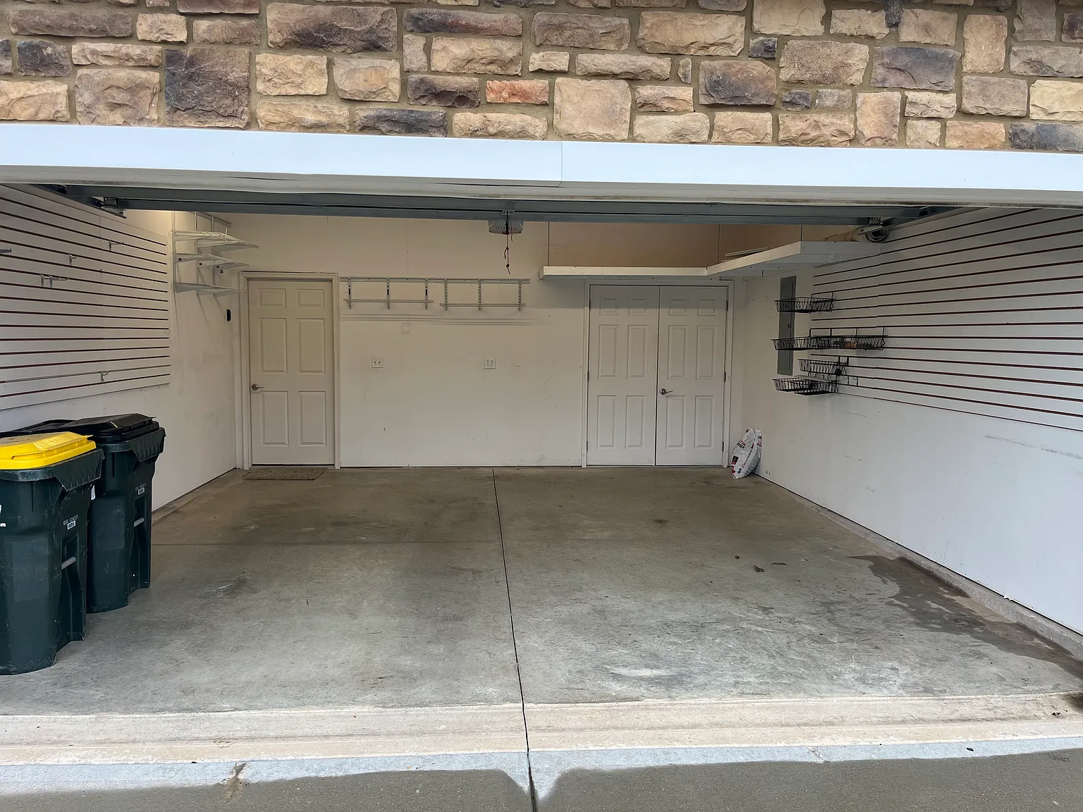 3 bed, 1205 sqft, $2,000 — Photo 2