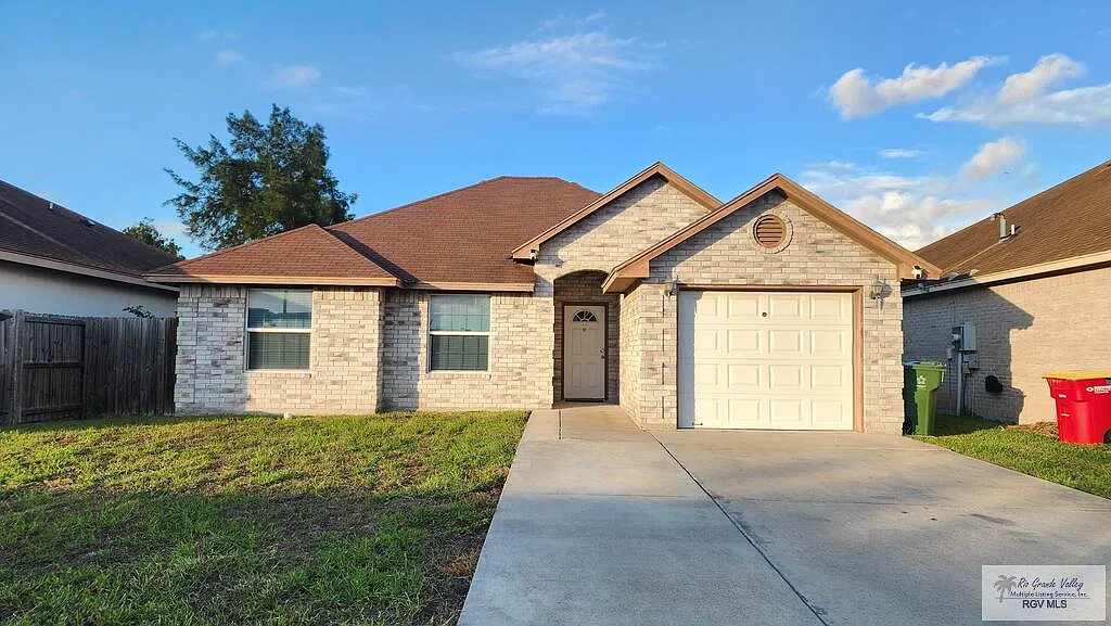 3 bed, 2.0 bath, 1188 sqft, $2,000 — Photo 1