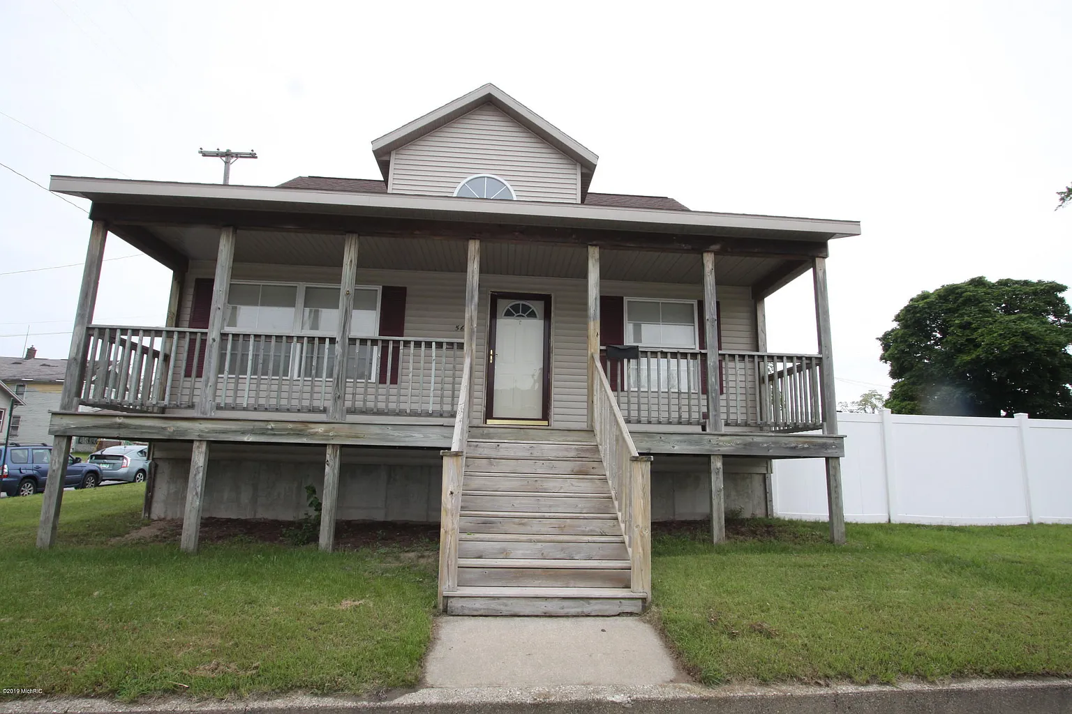 564 W Muskegon Ave photo 1