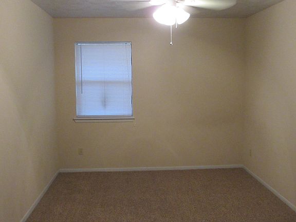3rd image of 3127 Clay Cir