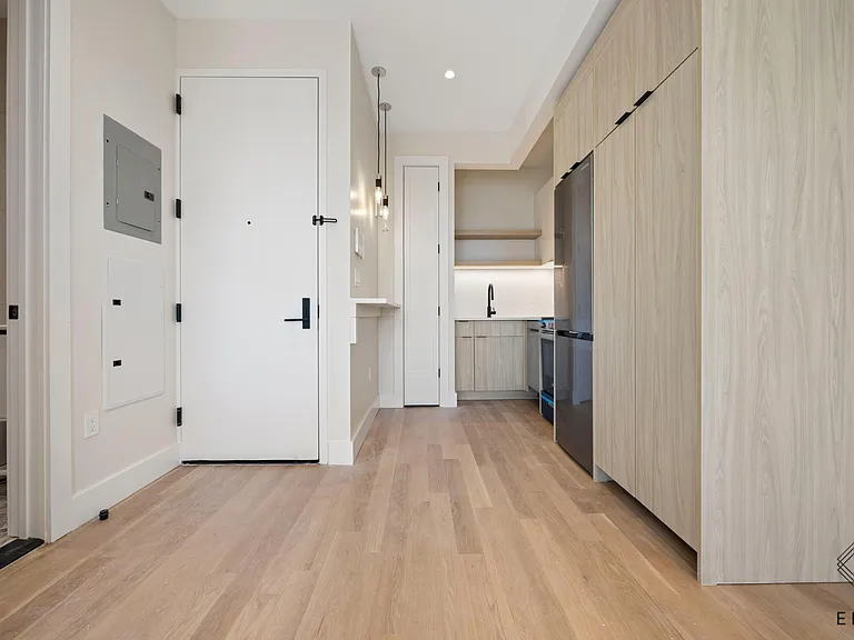 1080 Rogers Ave #4G — Photo 4
