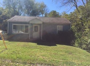 17 Cooper Dr, Aliquippa, PA