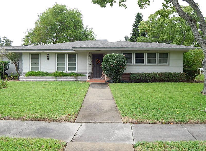 1st image of 959 Delaine Dr