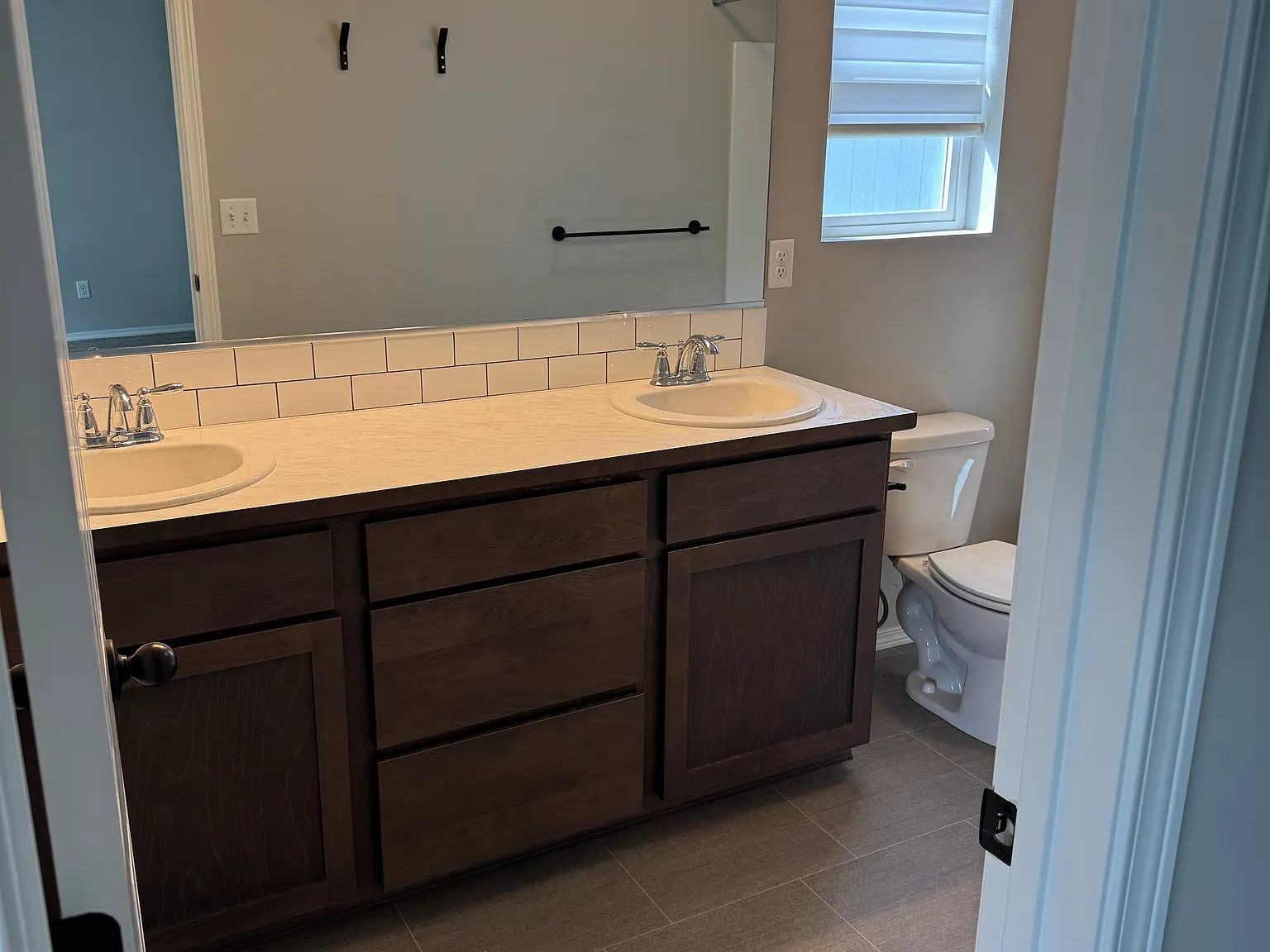3 bed, 2.5 bath, 1935 sqft, $2,900 — Photo 4