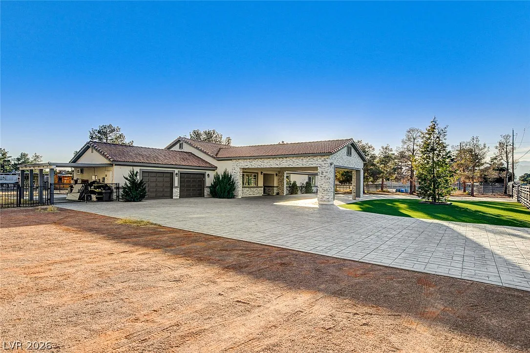 4 bed, 3.5 bath, 3027 sqft, $6,900 — Photo 2