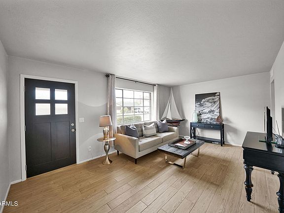 4th image of 1123 E Las Palmaritas Dr