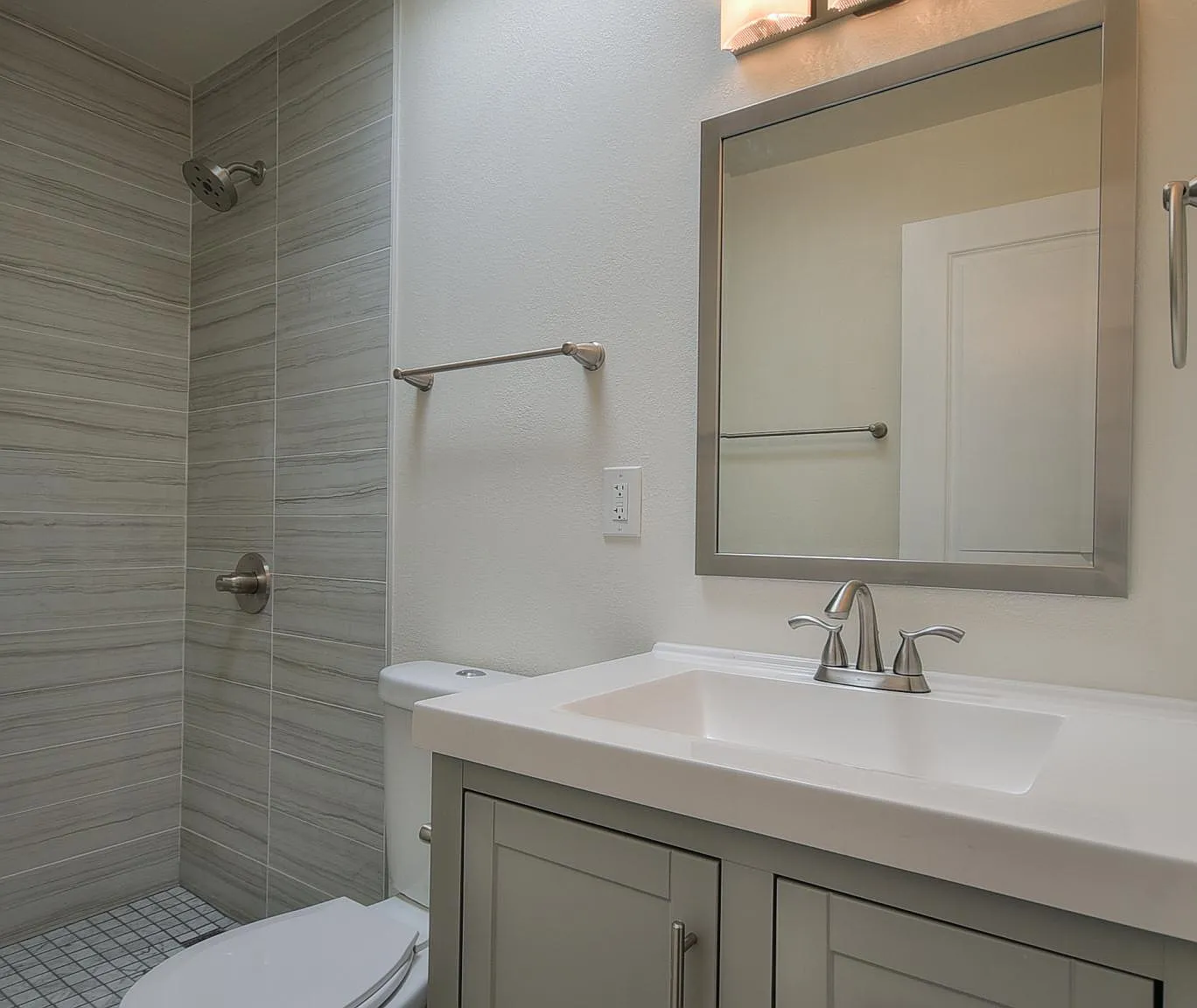 2 bed, 800 sqft, $1,835 — Photo 2