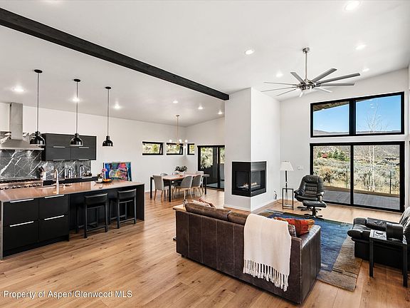 3rd image of 1044 Hidden Valley Dr