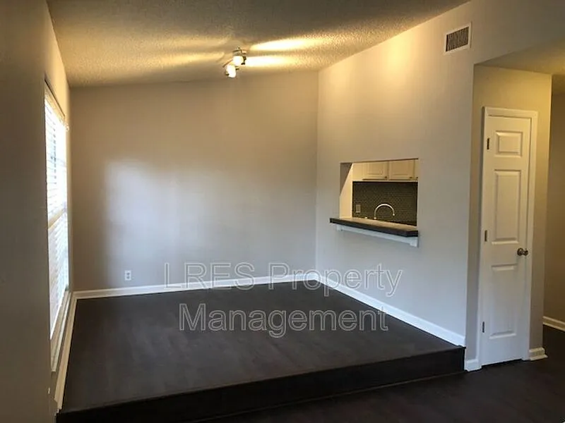 1 bed, 1.0 bath, 744 sqft, $1,199 — Photo 4