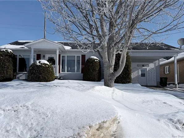 204 Godbout St, Grand Falls, NB E3Y 1C2