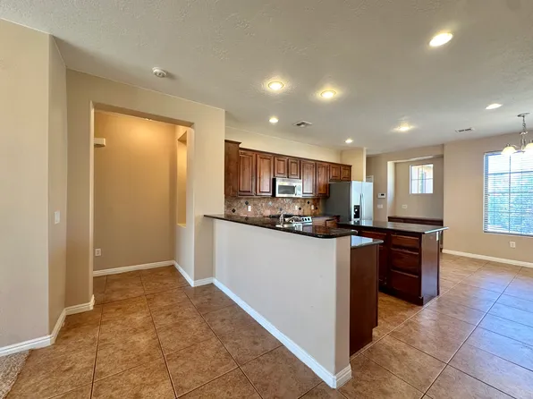 1220 N Spring Valley Dr, Washington, UT 84780