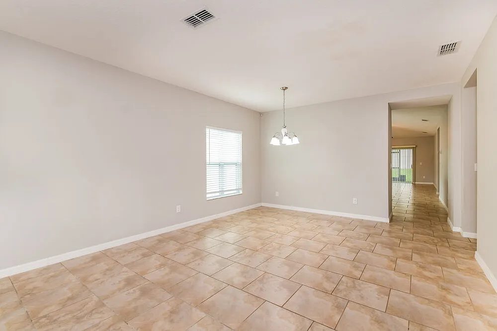 4 bed, 2.0 bath, 1972 sqft, $2,220 — Photo 3