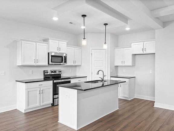 5th image of 282 Elwell Rd