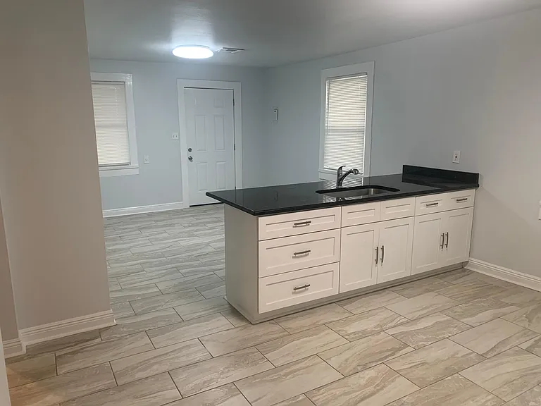 501 Westwood Dr — Photo 3
