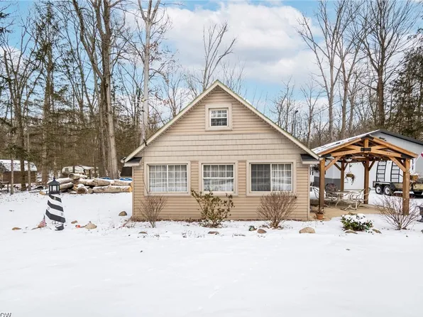 18002 Verna Ave, Lake Milton, OH 44429