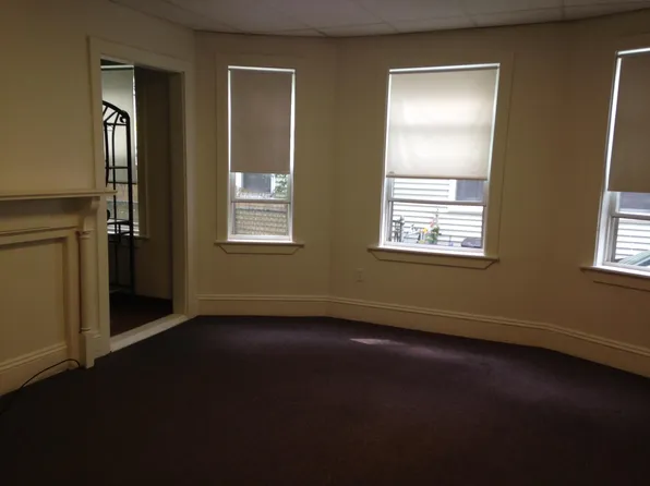 19 Wellington St, Waltham, MA 02451