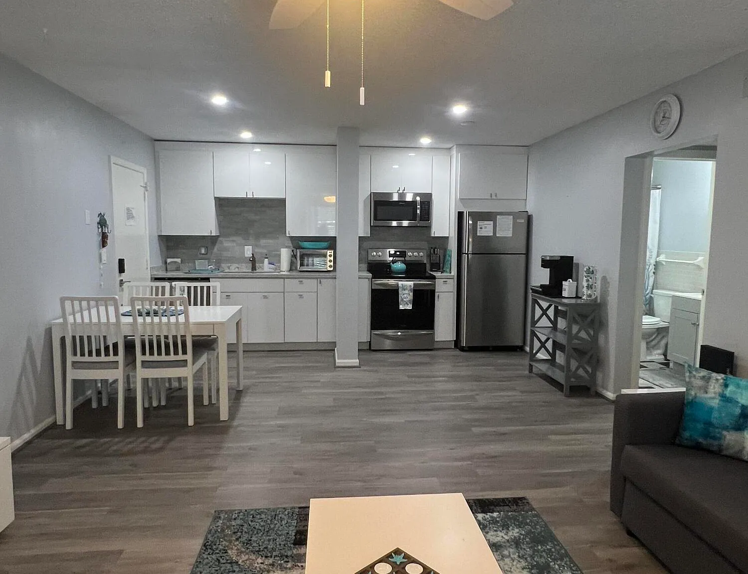 2 bed, 1.5 bath, 875 sqft, $2,000 — Photo 3