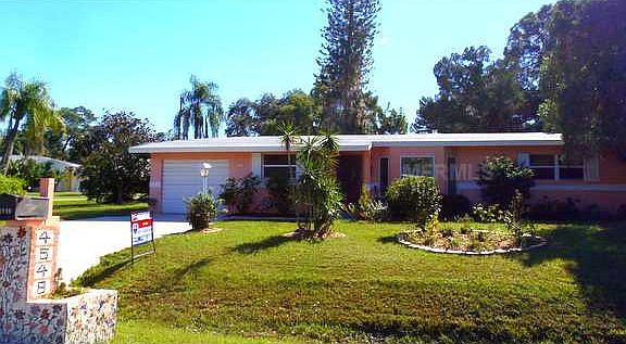 5th image of 4548 Brooksdale Dr