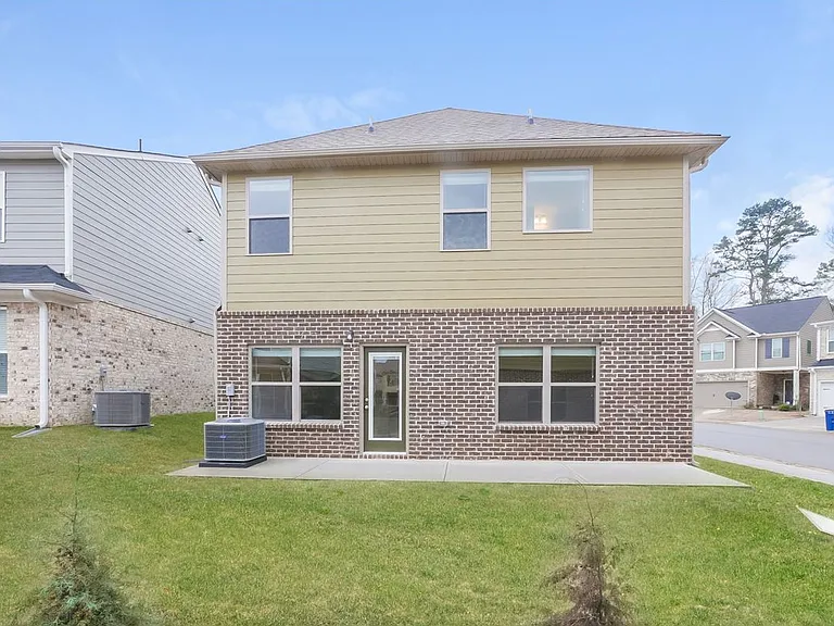 315 Rankin Cir — Photo 2