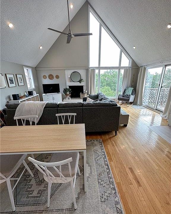 1st image of 696 Mowbray Arch APT 760
