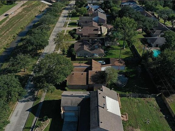 5th image of 15621 Elwood Dr