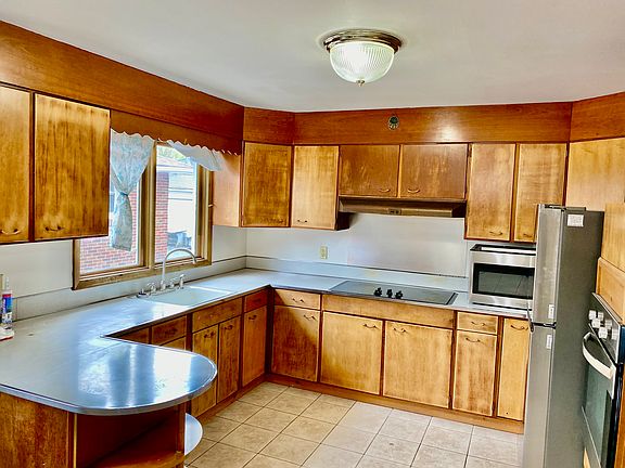 3rd image of 149 Hood Ave #1