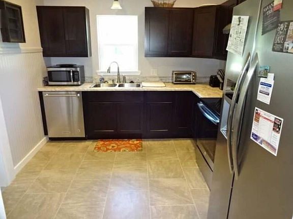 4th image of 300 E Boyd Ave