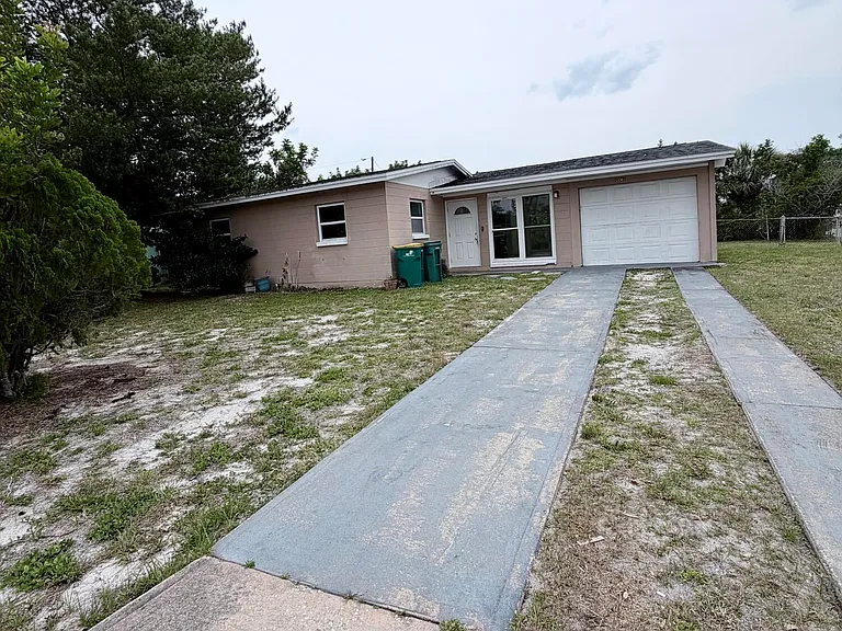 2107 Little John Rd — Photo 3
