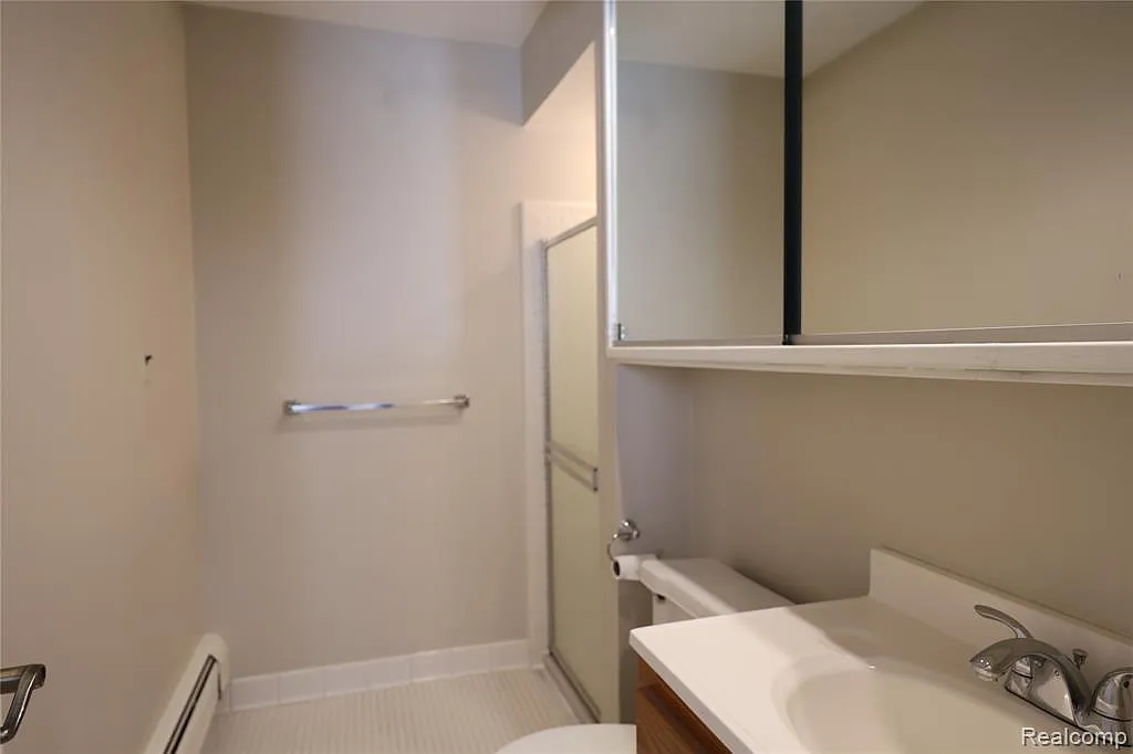 2 bed, 2.0 bath, 920 sqft, $1,200 — Photo 3