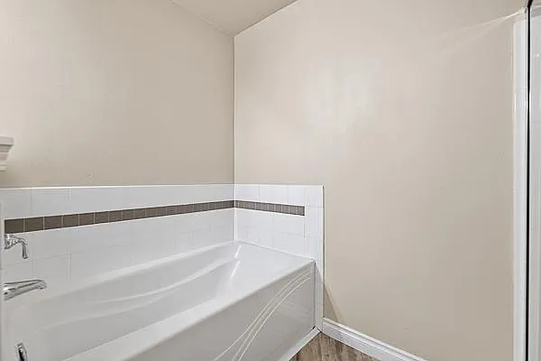 tub in primary bathroom