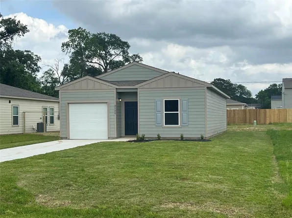 2520 18th St, Hempstead, TX 77445