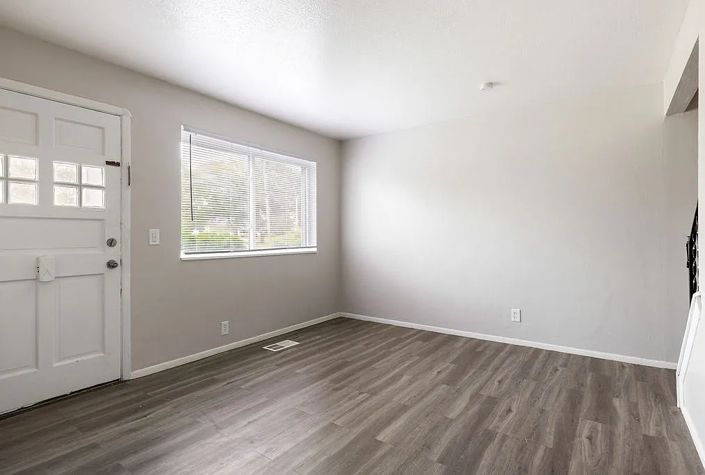 2 bed, $1,350 — Photo 2