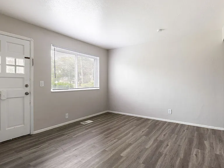 5574 Perkins Rd — Photo 2