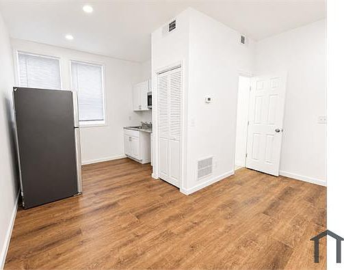 1st image of 318 N Paca St #8