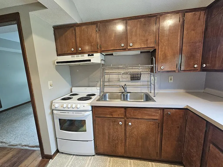 847 S Cedar St — Photo 5