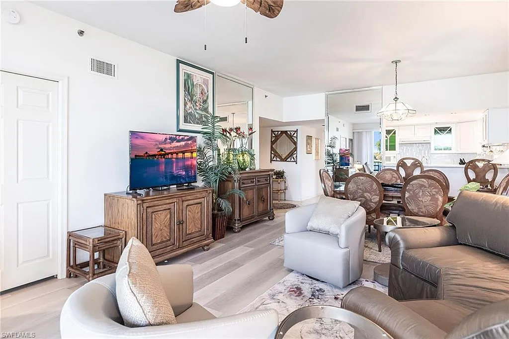 2 bed, 2.0 bath, 1336 sqft, $7,000 — Photo 3