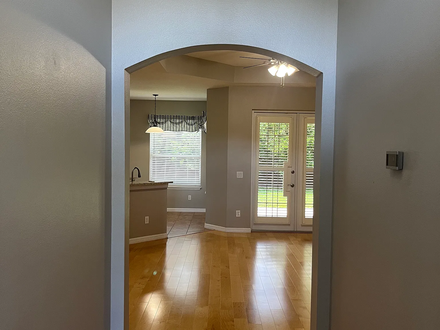 3 bed, 1549 sqft, $2,700 — Photo 4