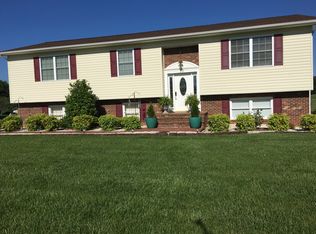 28 Greenlea Cir, Taylorsville, NC 28681