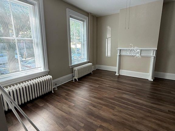 2nd image of 26 York St #28-1