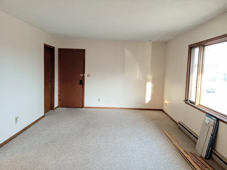 513 13th St E #3 — Photo 5