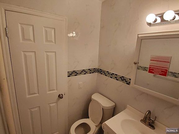 4th image of 410 Park Pl APT 3G
