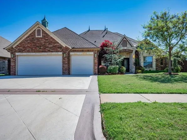 3016 Sycamore Ct, Moore, OK 73160