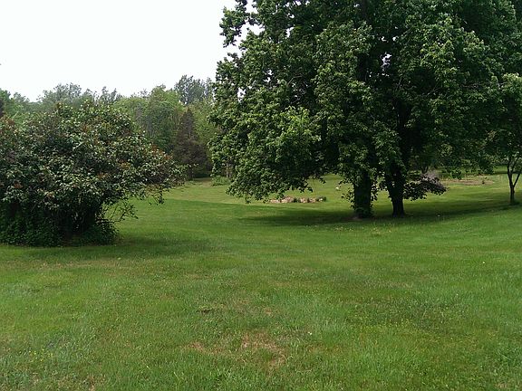 3rd image of 215 Pine Lane