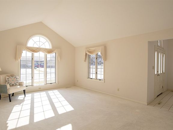 3rd image of 1203 NE Bridle Spur Ct