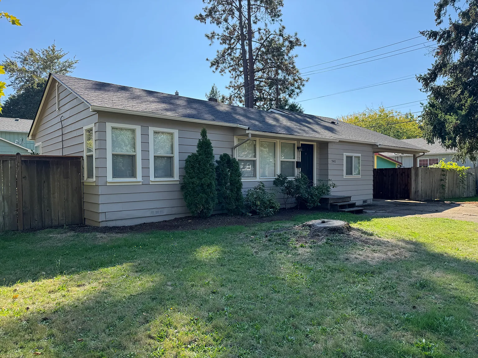 3 bed, 1.5 bath, 1303 sqft, $2,200 — Photo 1