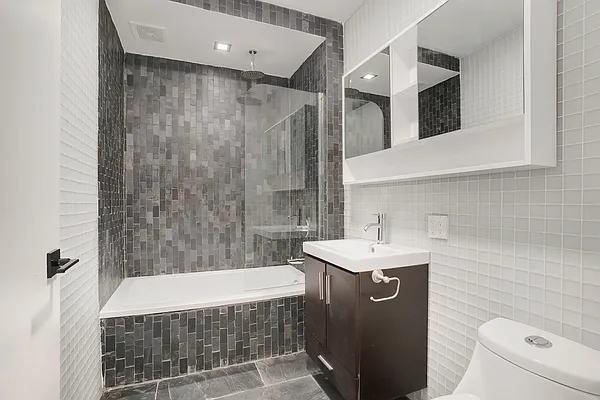 Rented by EXR | media 9