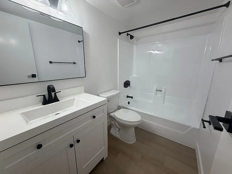 2704 E. Turney Ave — Photo 10