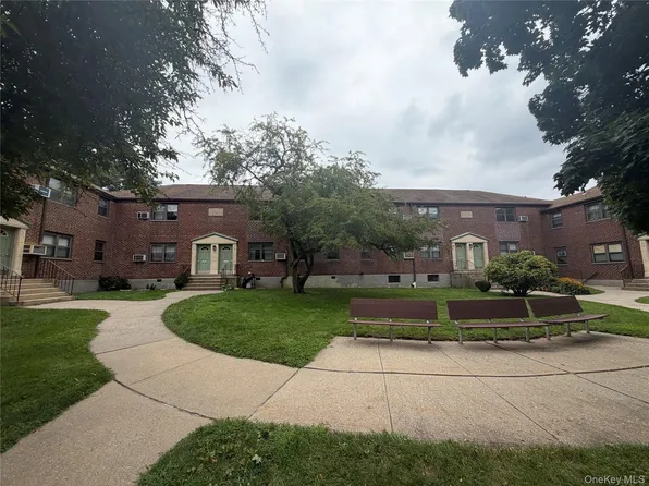 57-48 246th Crescent #C8, Little Neck, NY 11362
