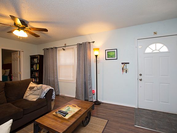 Home has vinyl windows